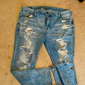 American Eagle jeans extra rip right knee